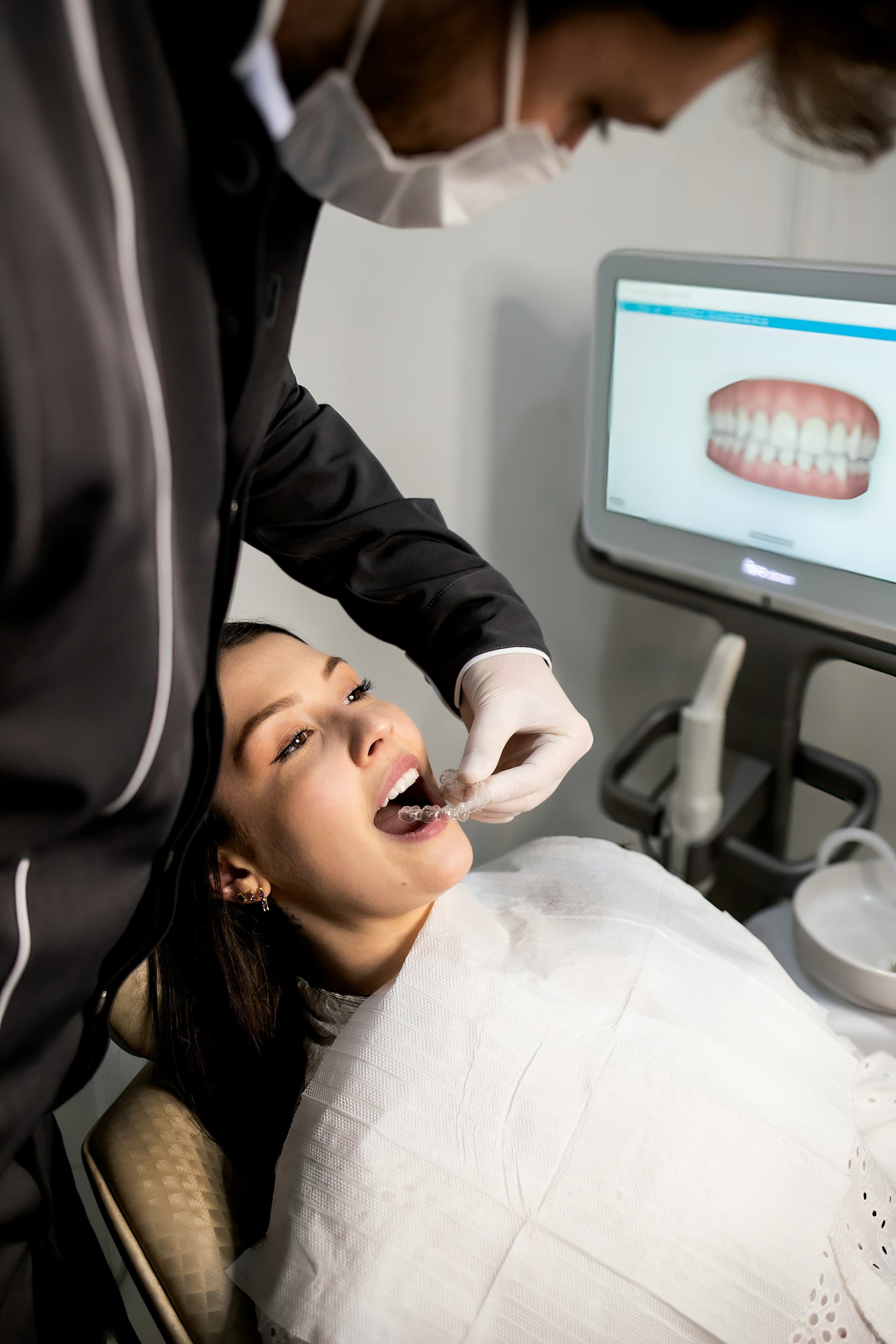 Dentist talking with a patient before treatment