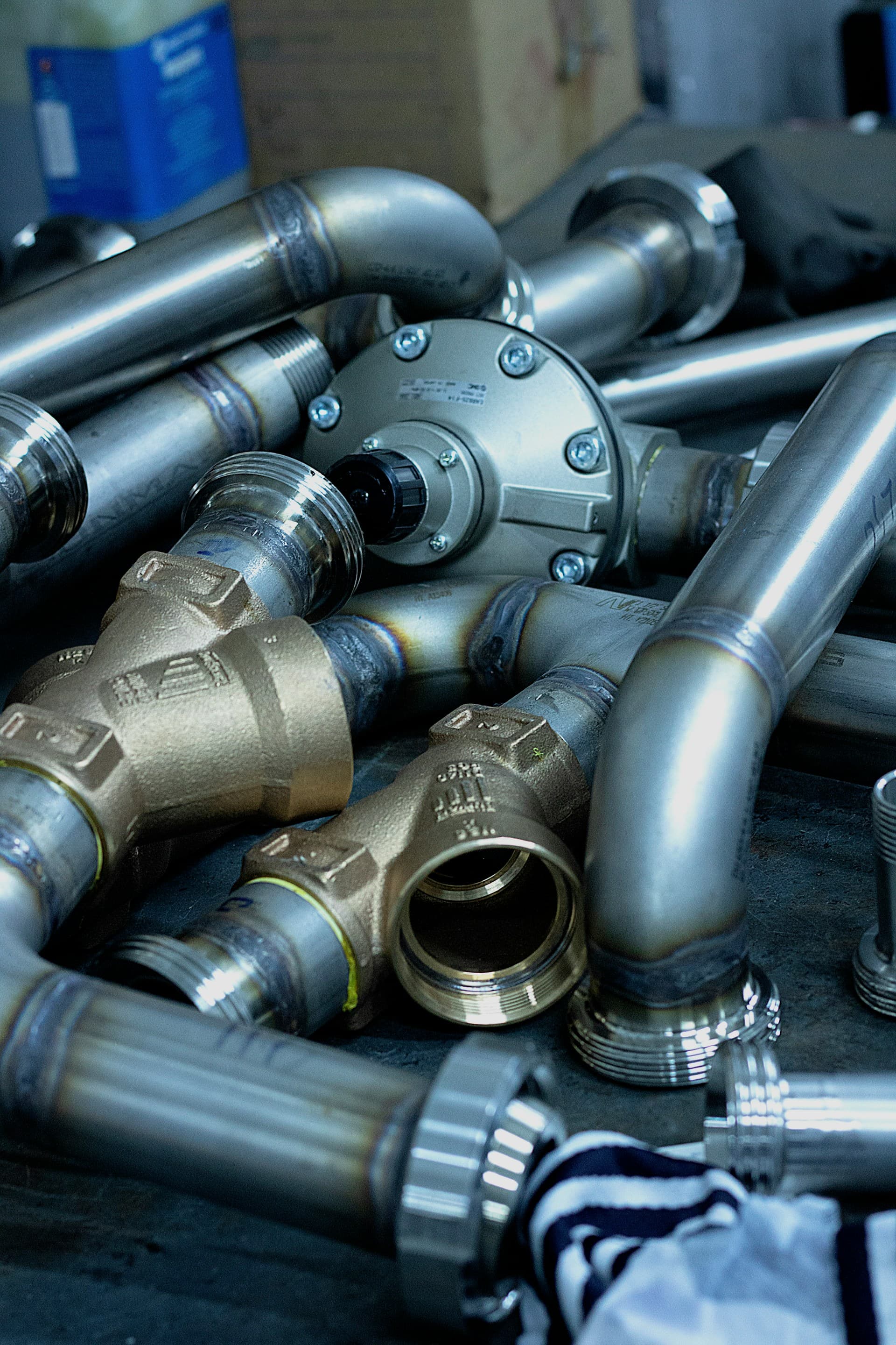 Plumber speaking with a homeowner